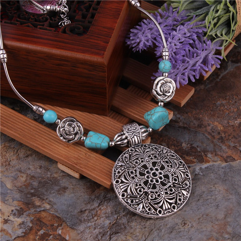 Wholesale Turquoise Flower Hollow Imitation Turquoise Alloy Necklace